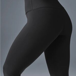 Alo yoga Alo yoga airbrush Women's Black High-Waisted Leggings.